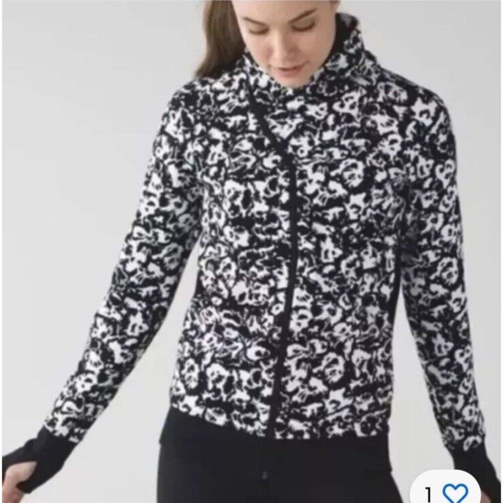 Lululemon Black & White Fleur Sombre Floral Cozy Cuddle Up Full‎ Zip Jacket 6